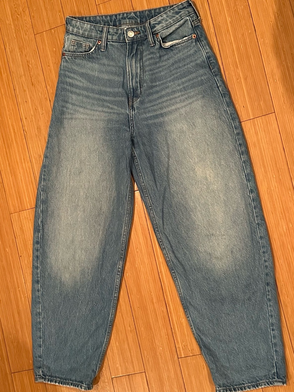 H&M High Rise Barrel Leg Jeans Light Wash Denim Size 2